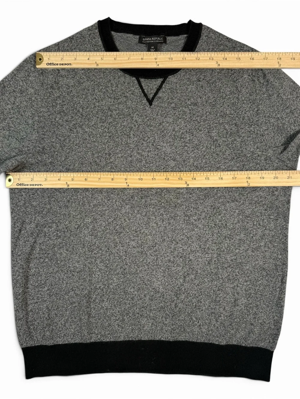 Banana Republic Gray Cashmere Blend Crewneck Sweater Black Trim Men’s Medium
